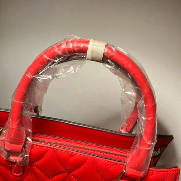 Red Quilted Women's Bag - Picture 4 of 7